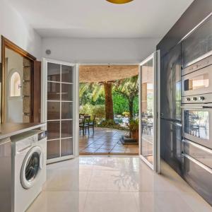 Mougins – Superbe villa provençale avec terrain constructible à 