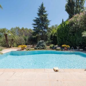 Mougins – Superbe villa provençale avec terrain constructible à 