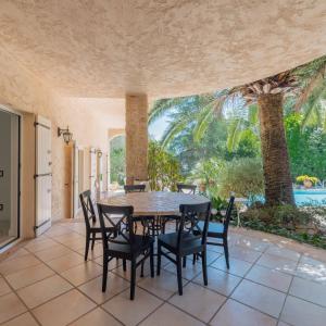 Mougins – Superbe villa provençale avec terrain constructible à 