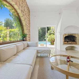 Mougins – Superbe villa provençale avec terrain constructible à 