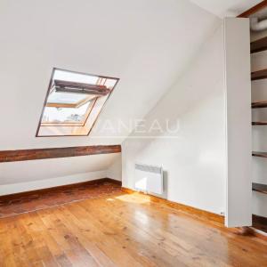 Batignolles - Appartement deux pièces dernier étage