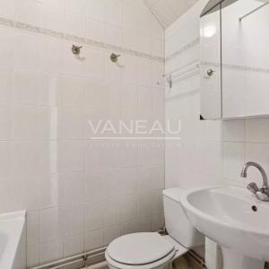 Batignolles - Appartement deux pièces dernier étage
