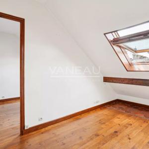 Batignolles - Appartement deux pièces dernier étage