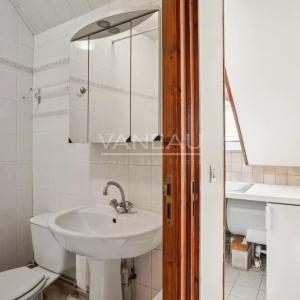 Batignolles - Appartement deux pièces dernier étage