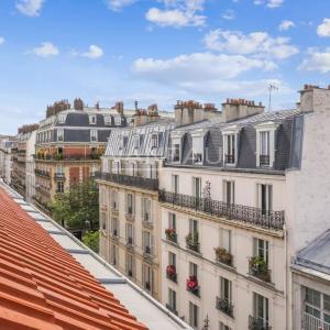 Batignolles - Appartement deux pièces dernier étage