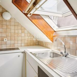 Batignolles - Appartement deux pièces dernier étage