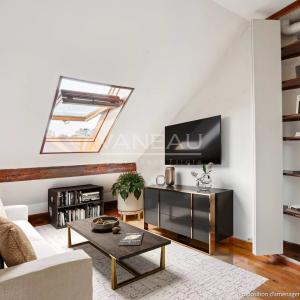 Batignolles - Appartement deux pièces dernier étage