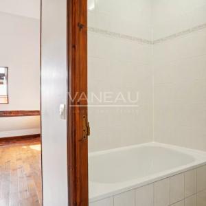 Batignolles - Appartement deux pièces dernier étage
