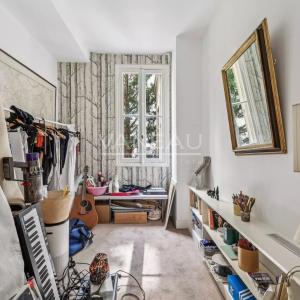 PARIS XV- Appartement trois pièces en bon état