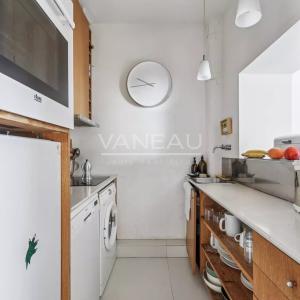 PARIS XV- Appartement trois pièces en bon état