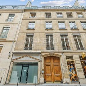Paris Ier Place Vendôme - Charmante  studette en étage élevé