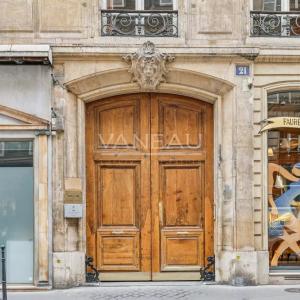 Paris Ier Place Vendôme - Charmante  studette en étage élevé