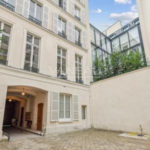 Paris Ier Place Vendôme - Charmante  studette en étage élevé