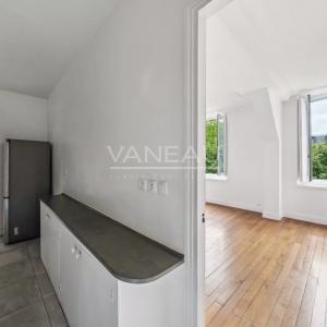 Paris VII - Appartement entièrement sur cour arborée au calme - 