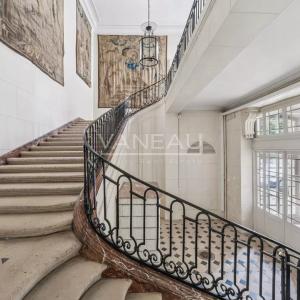 Paris VII - Appartement entièrement sur cour arborée au calme - 