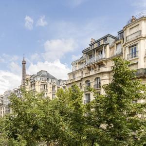 Paris 15ème Suffren 3 pièces meublé -