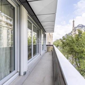 Paris 15ème Suffren 3 pièces meublé -