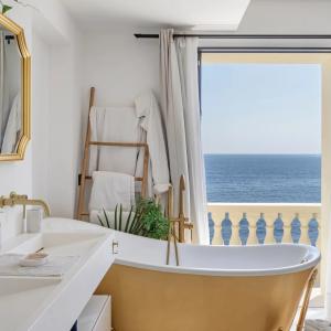 UNIQUE ! Belle propriété pied dans l'eau - accès direct à la mer