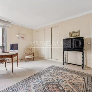 Paris VIIe - PLACE DE BRETEUIL - Appartement avec terrasse