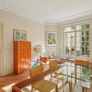 Appartement haussmannien d’exception – Square de la Tour Maubour