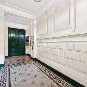 Paris XVIe - Auteuil - Appartement traversant en étage élevé.