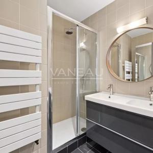Paris XVIe - Auteuil - Appartement traversant en étage élevé.