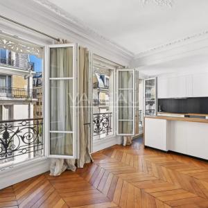 Paris XVIe - Auteuil - Appartement traversant en étage élevé.