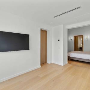 Cannes Montfleury – 4 pièces entièrement rénové avec vue mer pan