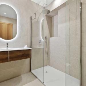 Cannes Montfleury – 4 pièces entièrement rénové avec vue mer pan