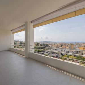 Cannes Montfleury – 4 pièces entièrement rénové avec vue mer pan