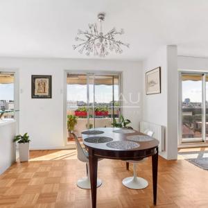 6 pièces en dernier étage avec balcons et vues dégagées