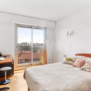 6 pièces en dernier étage avec balcons et vues dégagées