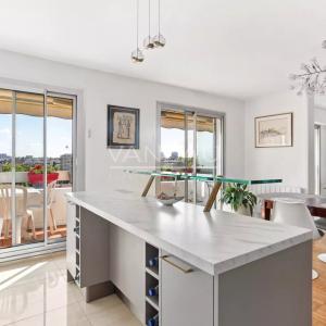 6 pièces en dernier étage avec balcons et vues dégagées