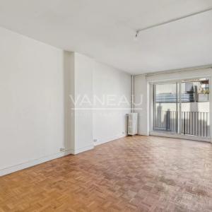 Paris XV ème, grand studio 34.38 m² avec balcon