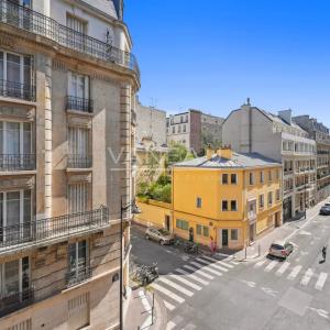 Paris XVIe - Rue Fantin Latour - Lumineux quatre pièces.