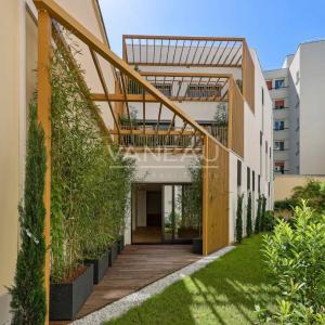Maison neuve avec terrasse et jardin