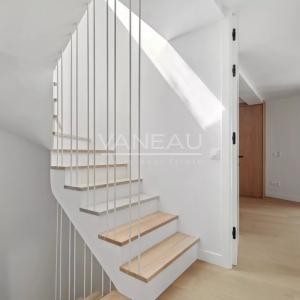 Maison neuve avec terrasse et jardin