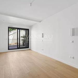 Maison neuve avec terrasse et jardin