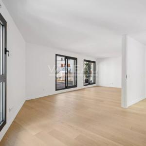 Maison neuve avec terrasse et jardin