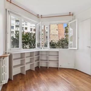 PARIS XV - Mairie : Appartement deux pièces avec vue dégagée