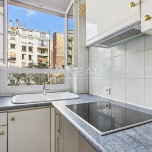 PARIS XV - Mairie : Appartement deux pièces avec vue dégagée