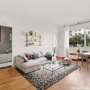 PARIS XV - Mairie : Appartement deux pièces avec vue dégagée