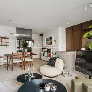 Paris IXe. Victor Massé - Appartement rénové avec balcon.