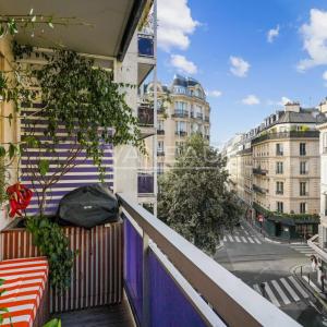 Paris IXe. Victor Massé - Appartement rénové avec balcon.