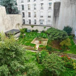 Paris IXe. Victor Massé - Appartement rénové avec balcon.