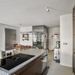 Paris IXe. Victor Massé - Appartement rénové avec balcon.