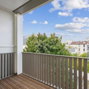 Issy-les-Moulineaux - Appartement deux pièces rénové balcon vue 