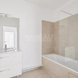 Issy-les-Moulineaux - Appartement trois pièces rénové balcon