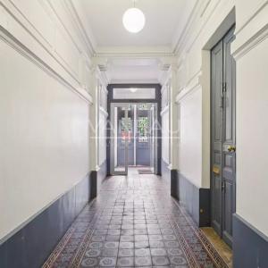 PARIS V - ETAGE ELEVE - BALCON