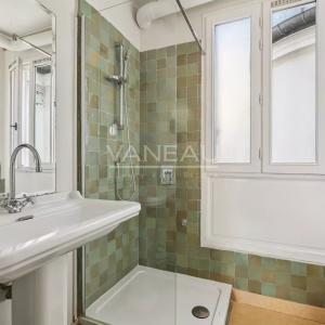 PARIS V - ETAGE ELEVE - BALCON